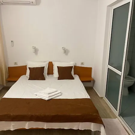 Guest house Canavan's *